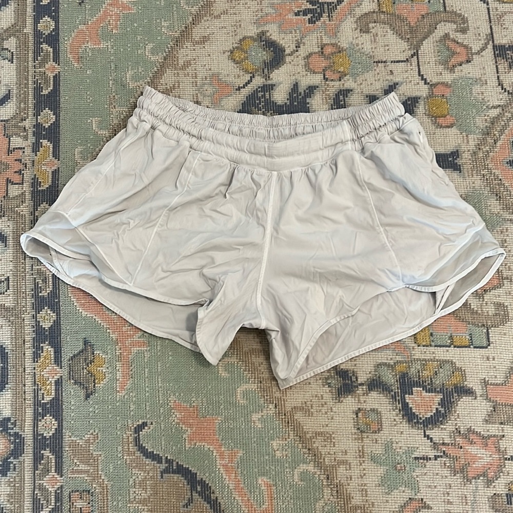 white lululemon hotty hot 2.5”